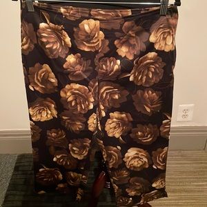 New port news Capri brown floral